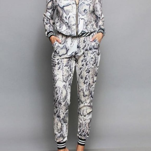 Evelyn Set - Picture 4 of 5